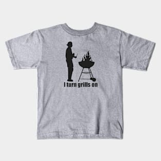 I TURN GRILLS ON Kids T-Shirt